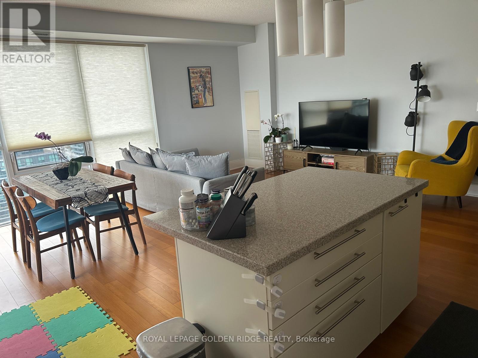 1921 - 70 Roehampton Avenue, Toronto, Ontario  M4P 1R2 - Photo 2 - C12868954