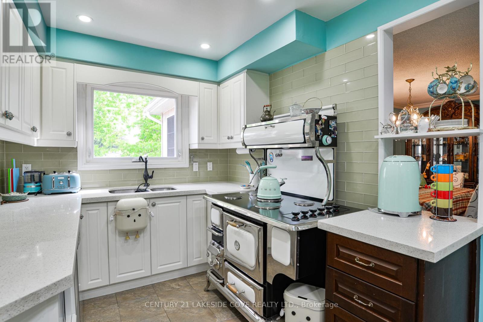 9 Pinetree Court, Ramara, Ontario  L0K 1B0 - Photo 13 - S12868902