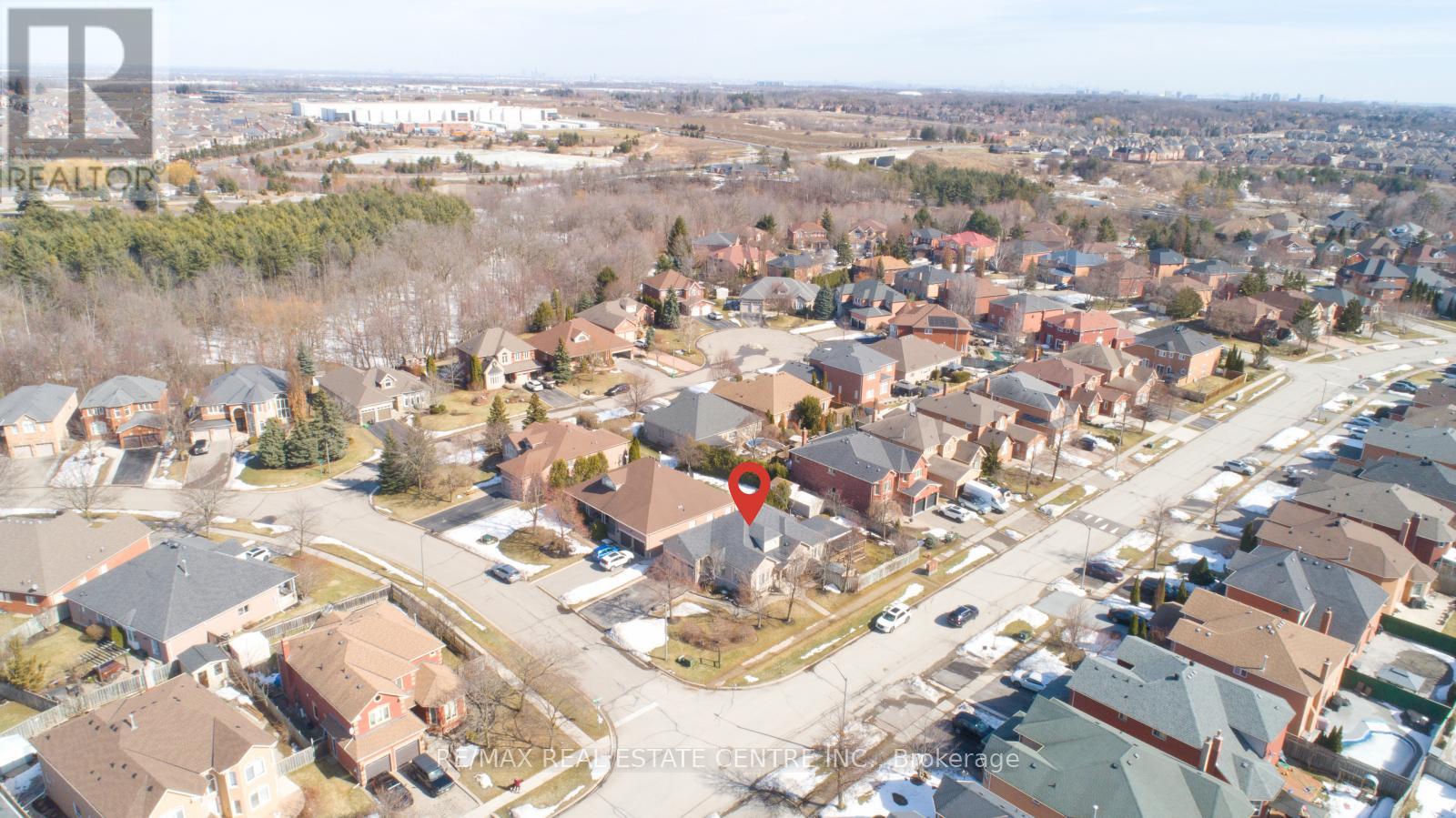 1 Kirkwood Crescent, Caledon, Ontario  L7C 1A5 - Photo 5 - W12868878