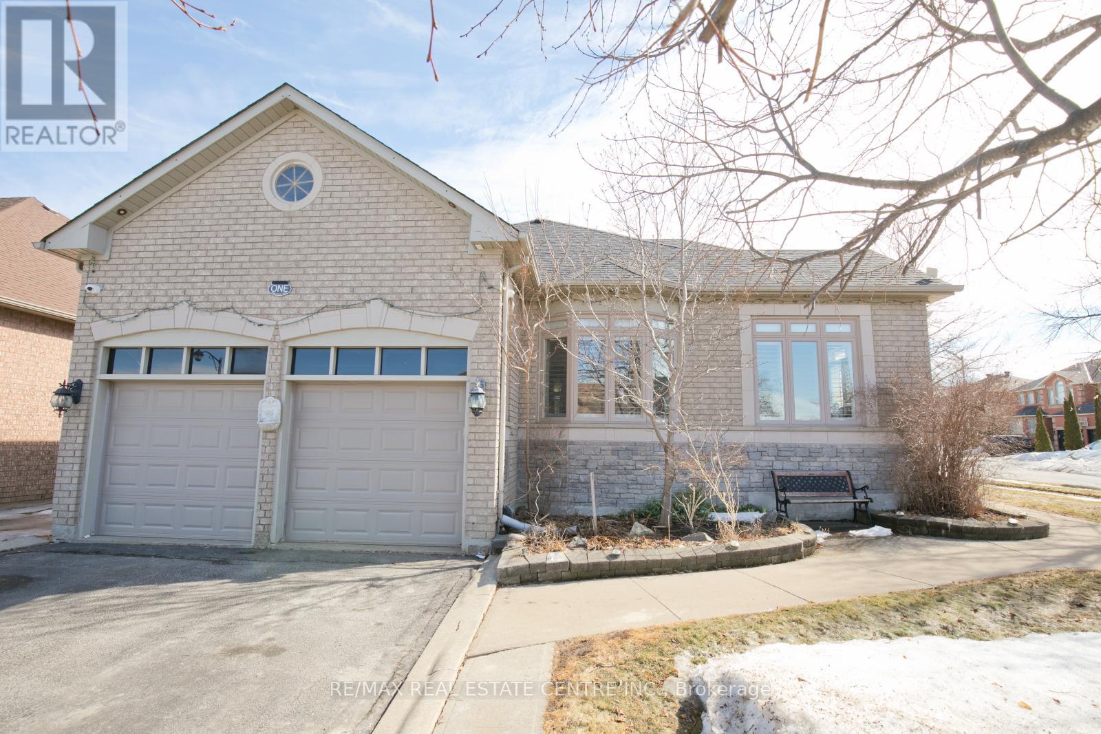 1 Kirkwood Crescent, Caledon, Ontario  L7C 1A5 - Photo 9 - W12868878