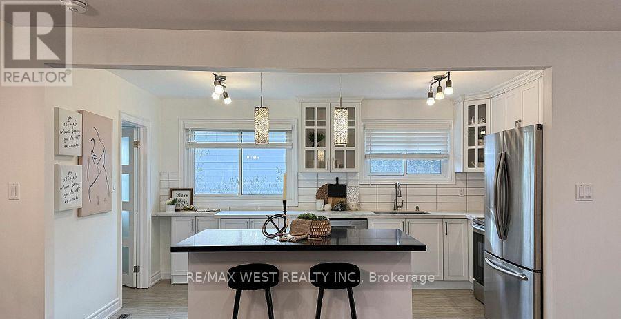 194 Sewell Drive, Oakville, Ontario  L6H 1E4 - Photo 8 - W12868884