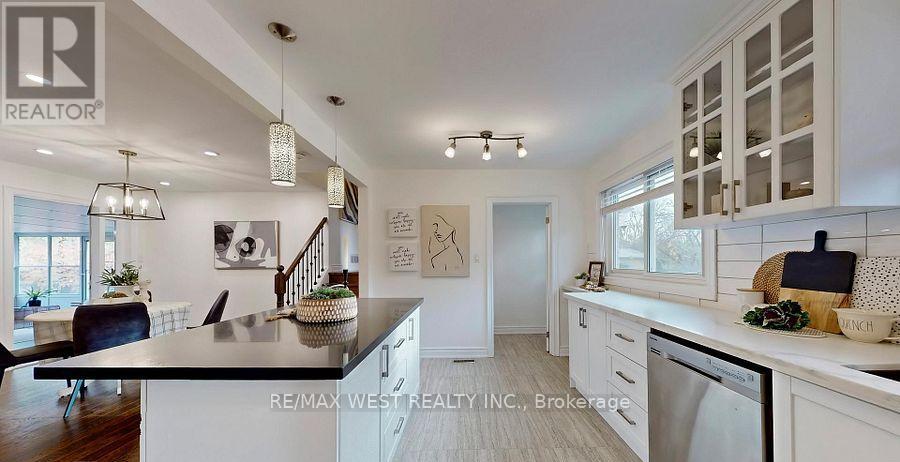 194 Sewell Drive, Oakville, Ontario  L6H 1E4 - Photo 9 - W12868884