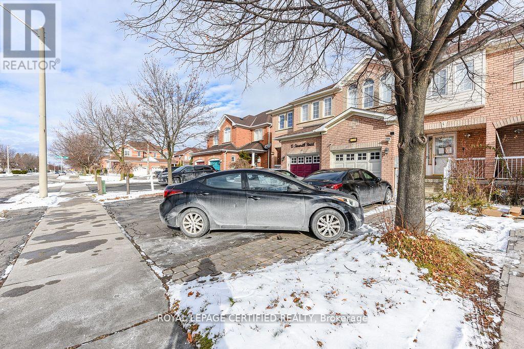15 Tinsmith Street, Brampton, Ontario  L7A 1N3 - Photo 4 - W12868932