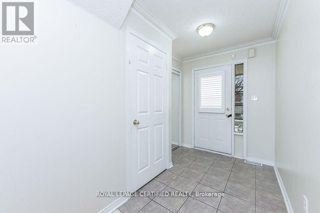 15 Tinsmith Street, Brampton, Ontario  L7A 1N3 - Photo 5 - W12868932