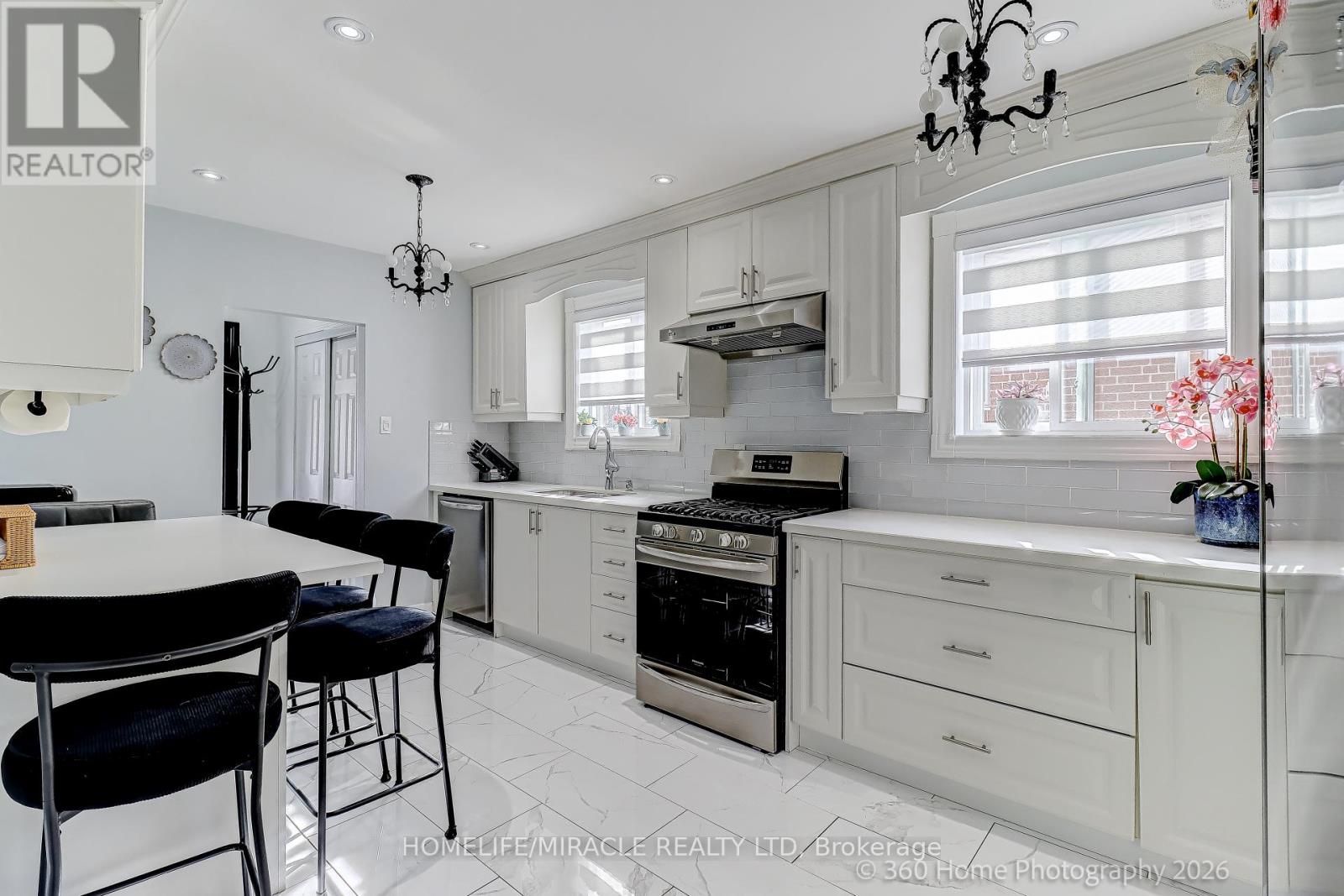 78 Cherrylawn Avenue, Toronto, Ontario  M9L 2B5 - Photo 13 - W12868940