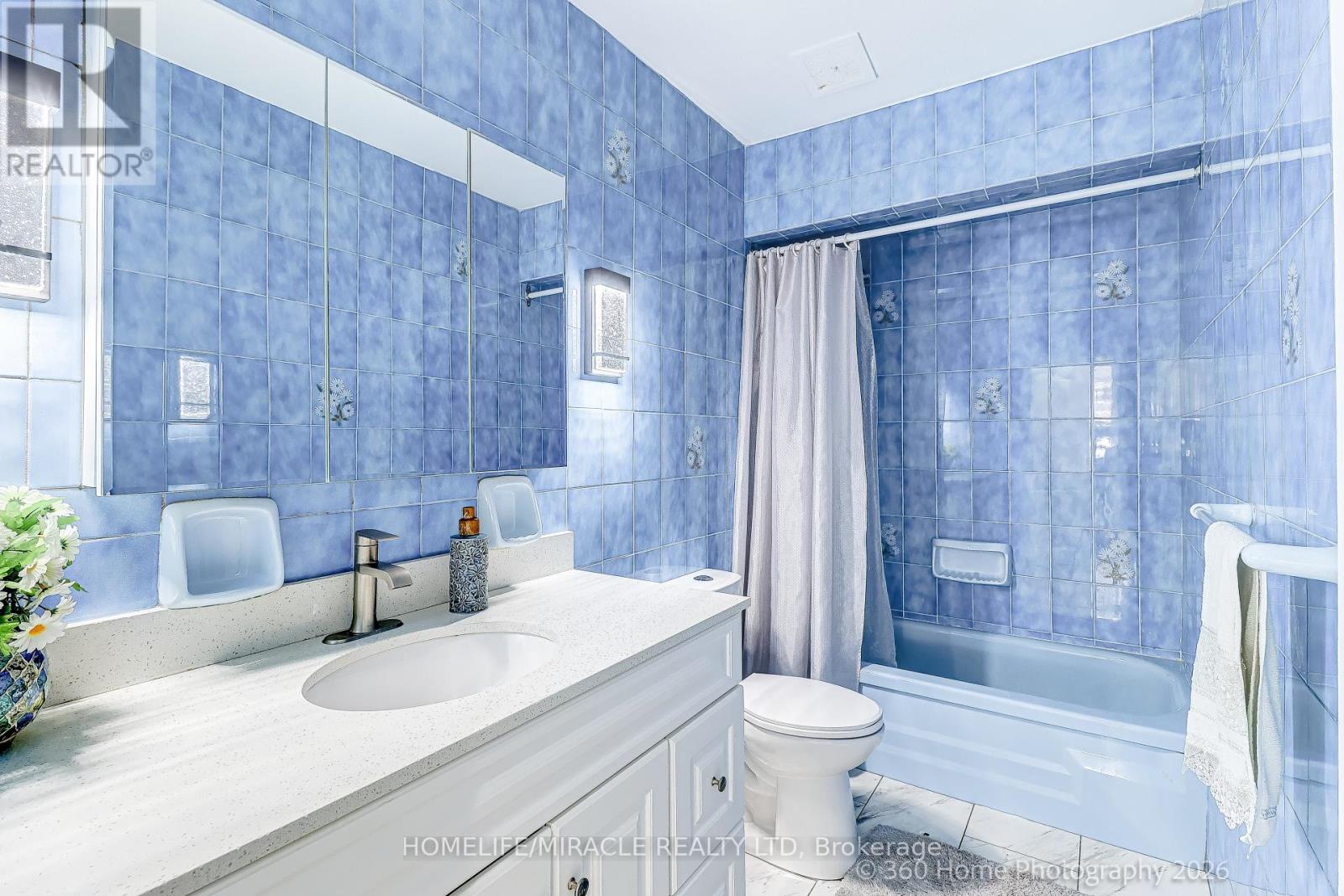 78 Cherrylawn Avenue, Toronto, Ontario  M9L 2B5 - Photo 16 - W12868940