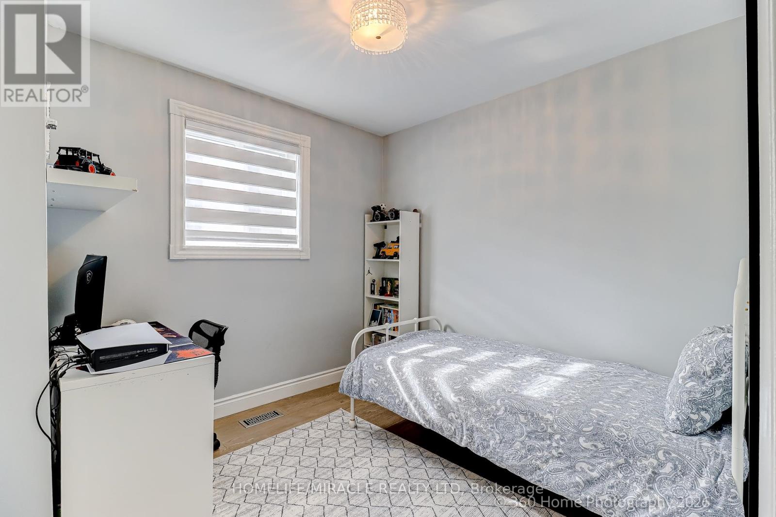 78 Cherrylawn Avenue, Toronto, Ontario  M9L 2B5 - Photo 21 - W12868940