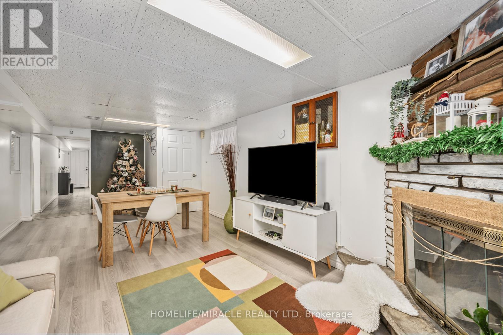 78 Cherrylawn Avenue, Toronto, Ontario  M9L 2B5 - Photo 23 - W12868940