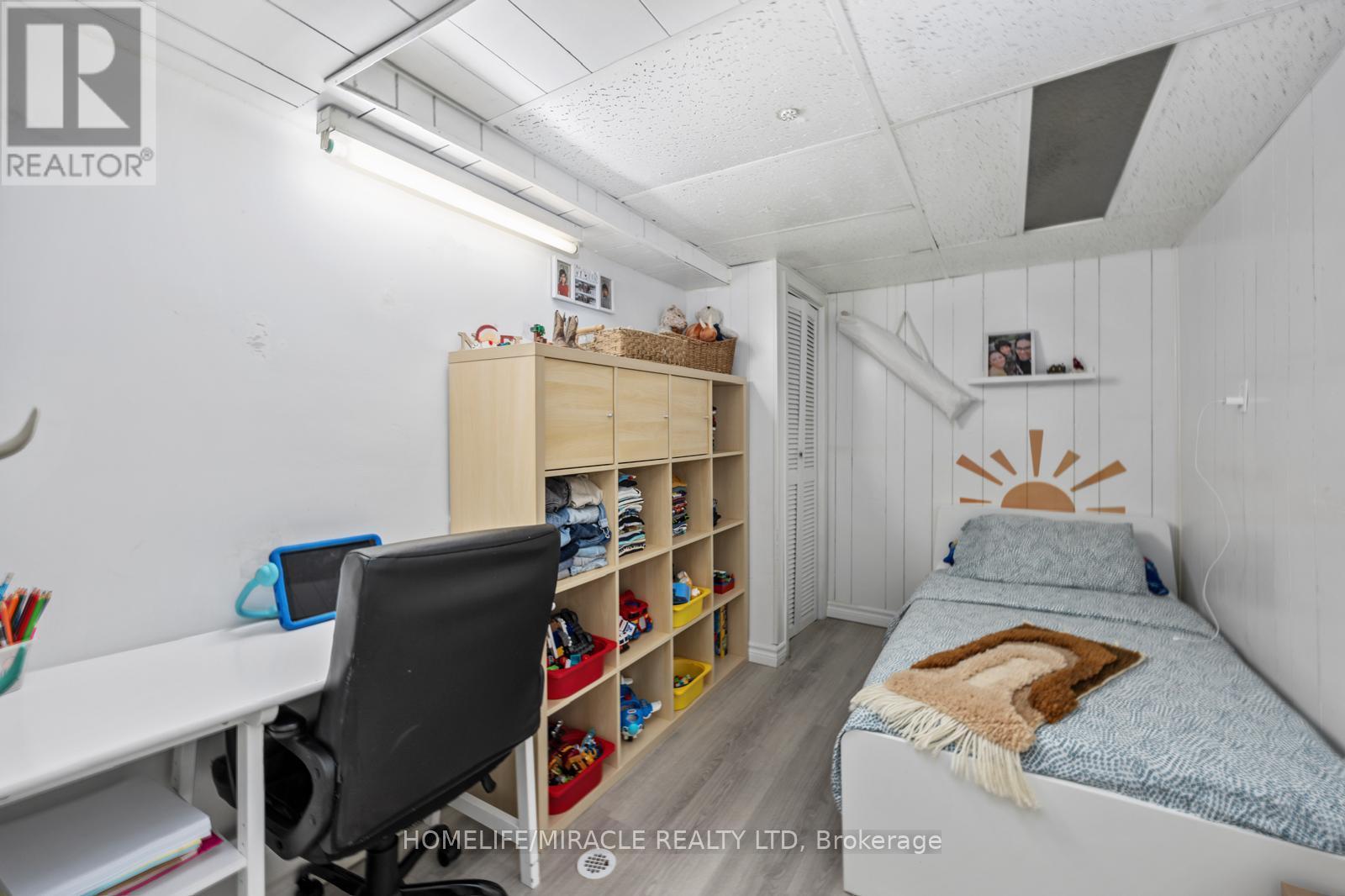 78 Cherrylawn Avenue, Toronto, Ontario  M9L 2B5 - Photo 29 - W12868940