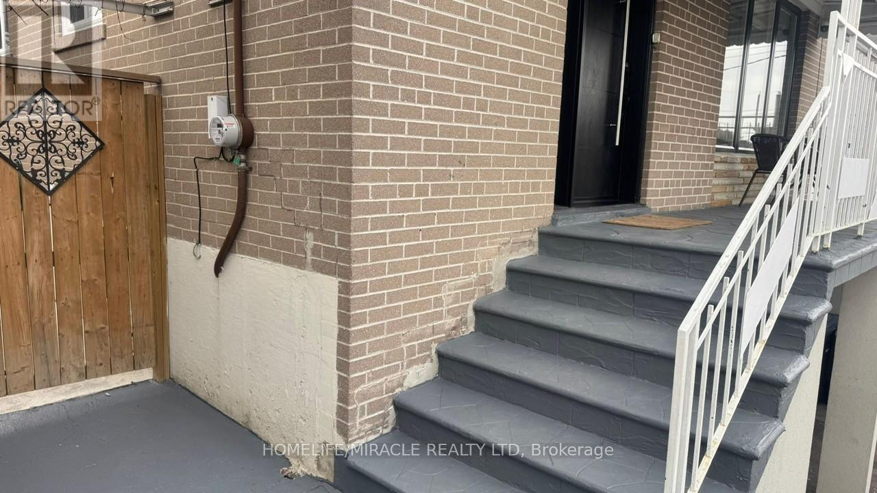 78 Cherrylawn Avenue, Toronto, Ontario  M9L 2B5 - Photo 3 - W12868940