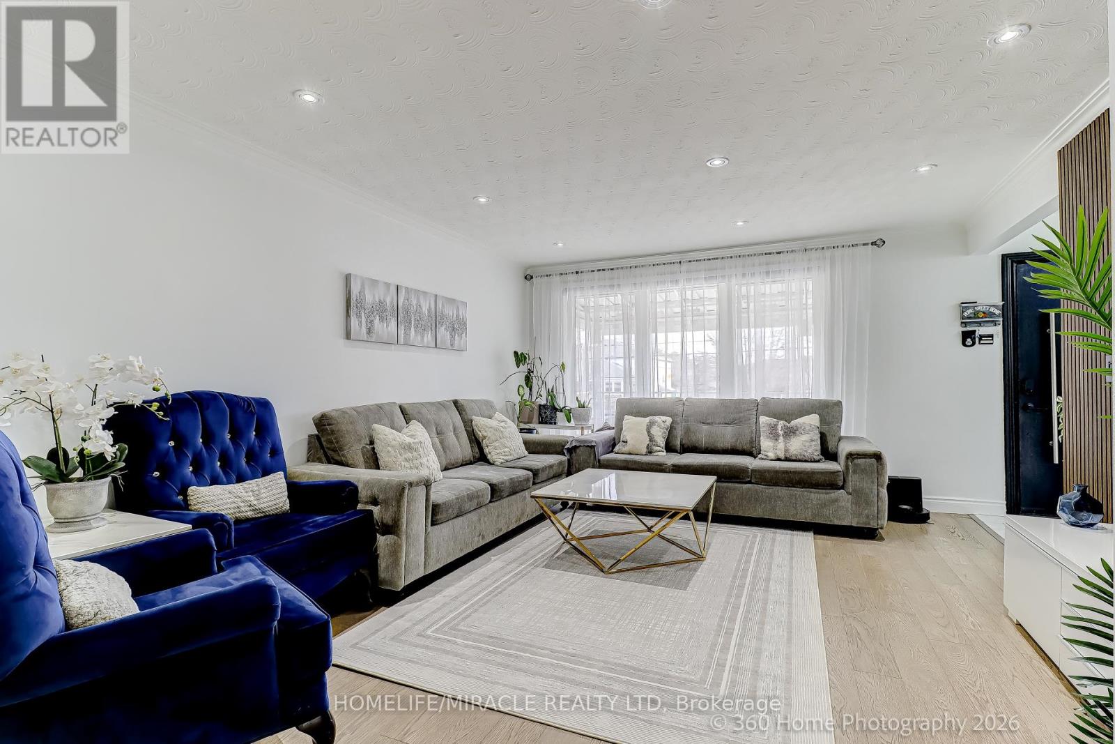 78 Cherrylawn Avenue, Toronto, Ontario  M9L 2B5 - Photo 6 - W12868940