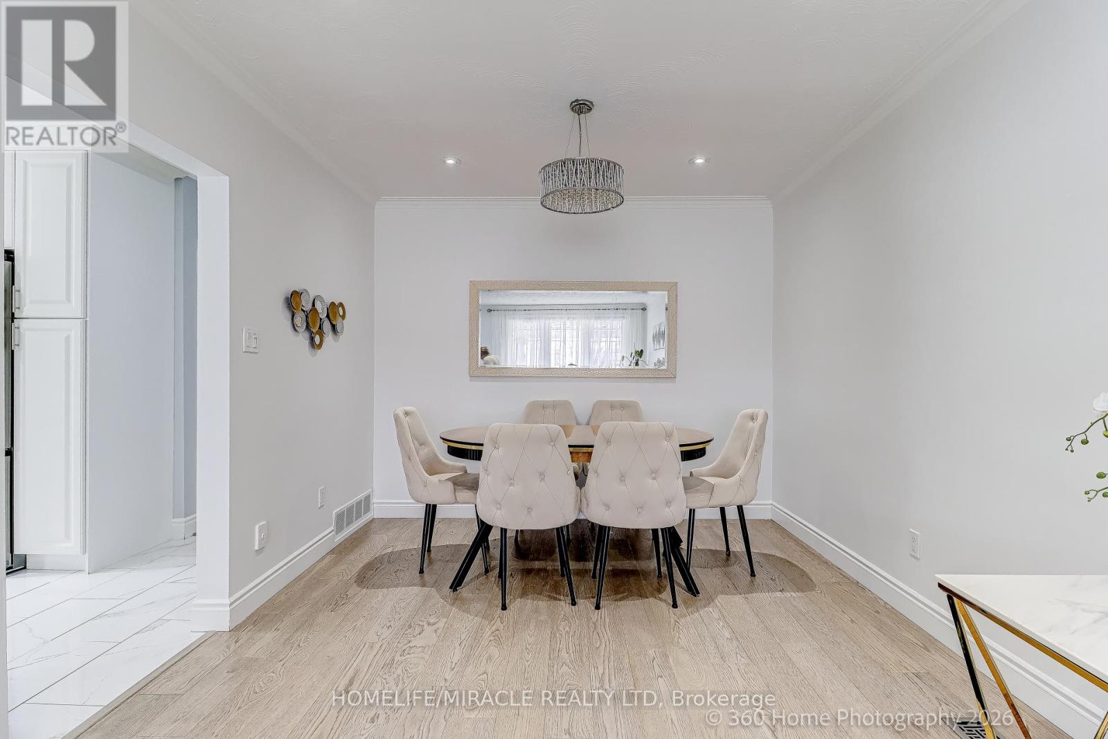 78 Cherrylawn Avenue, Toronto, Ontario  M9L 2B5 - Photo 8 - W12868940