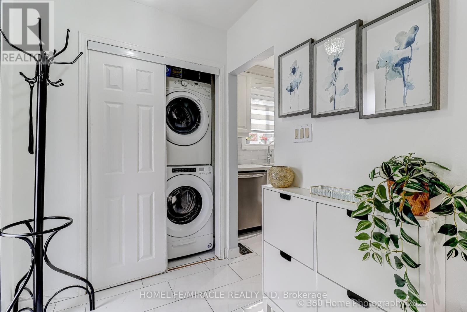 78 Cherrylawn Avenue, Toronto, Ontario  M9L 2B5 - Photo 9 - W12868940