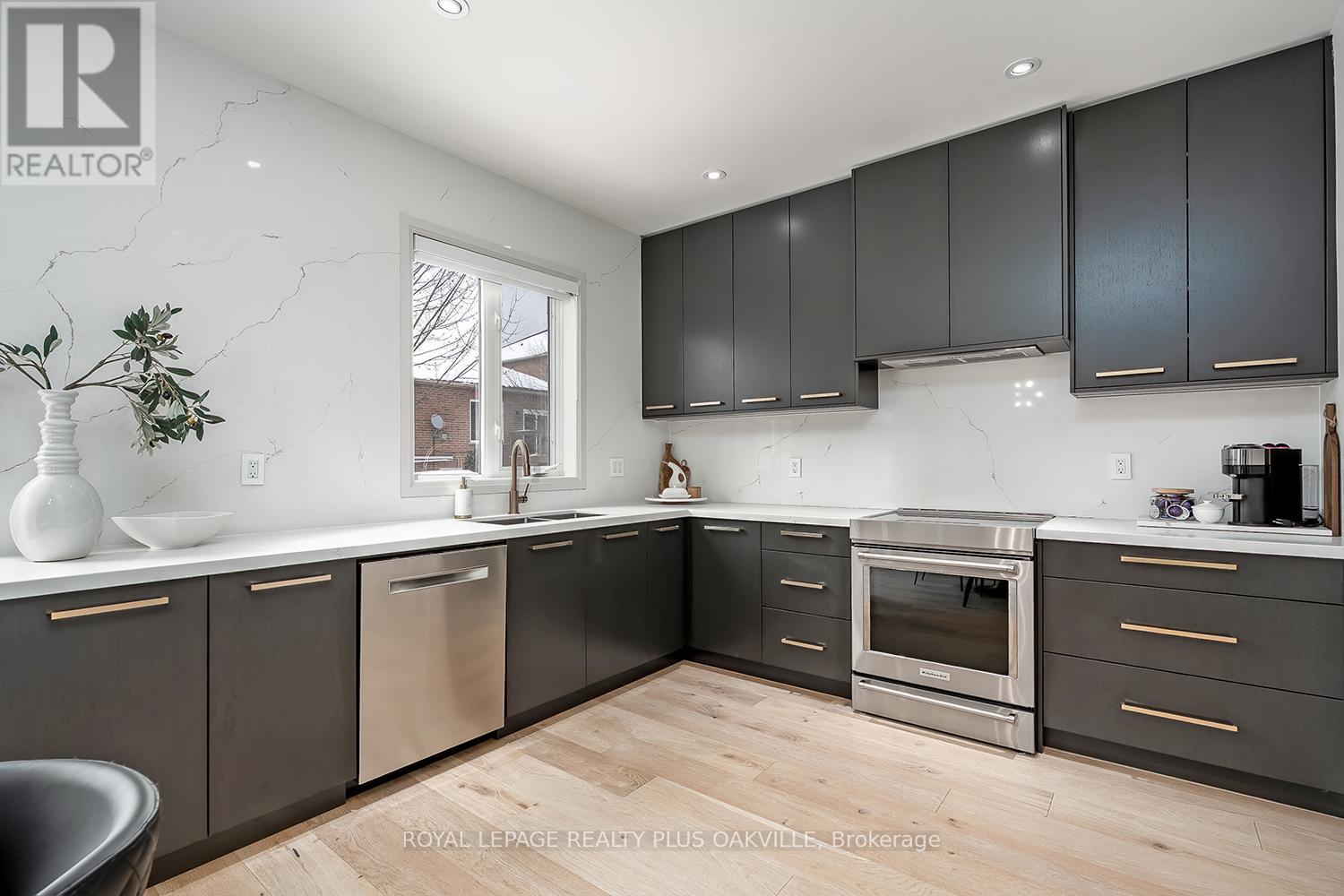 2083 Jaguar Lane, Oakville, Ontario  L6M 4R5 - Photo 21 - W12868950