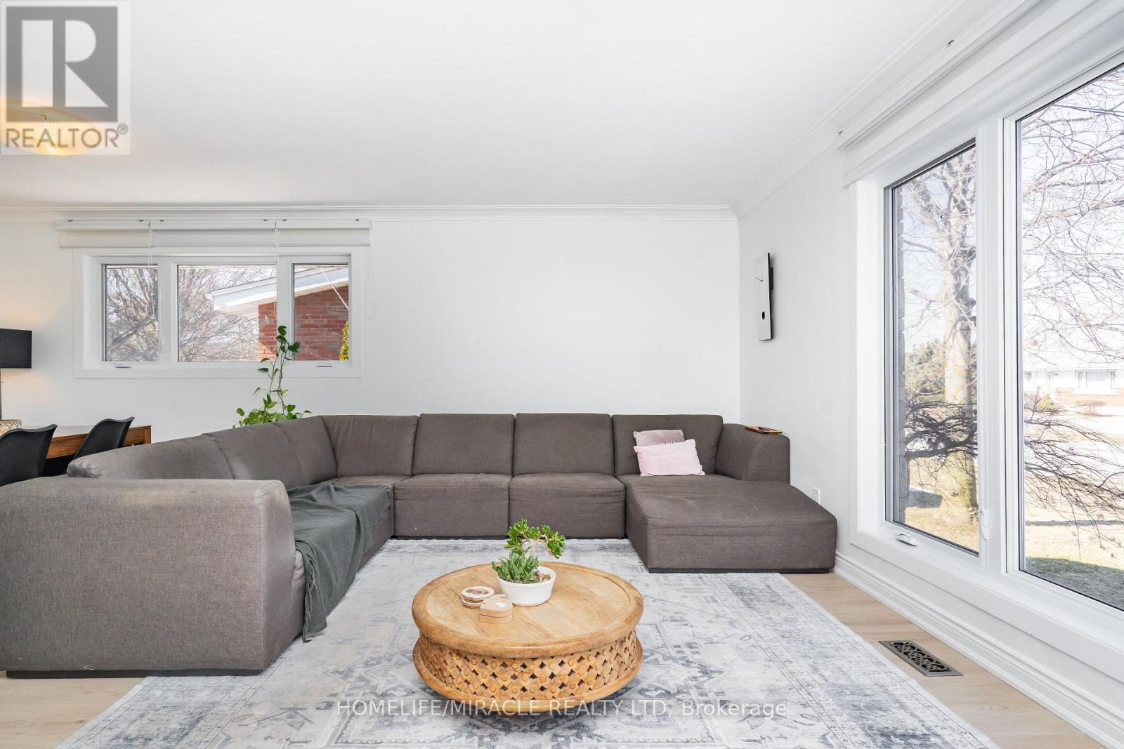 6696 Huggins Street, Niagara Falls, Ontario  L2J 1H7 - Photo 9 - X12868918