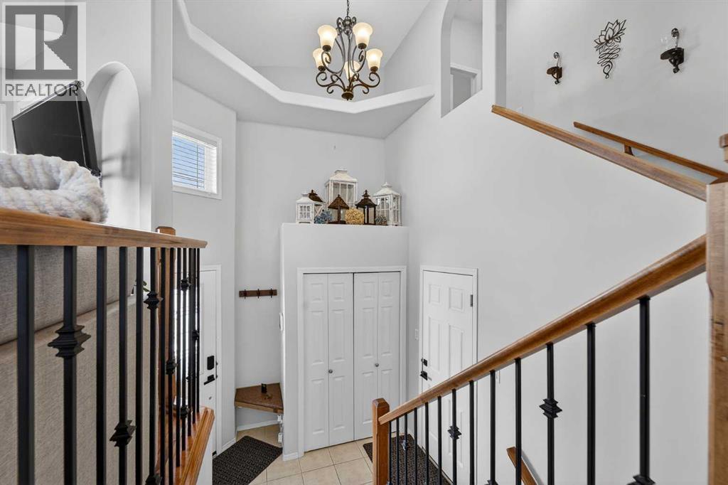 210 Firelight Crescent W, Lethbridge, Alberta  T1J 4W1 - Photo 3 - A2289625