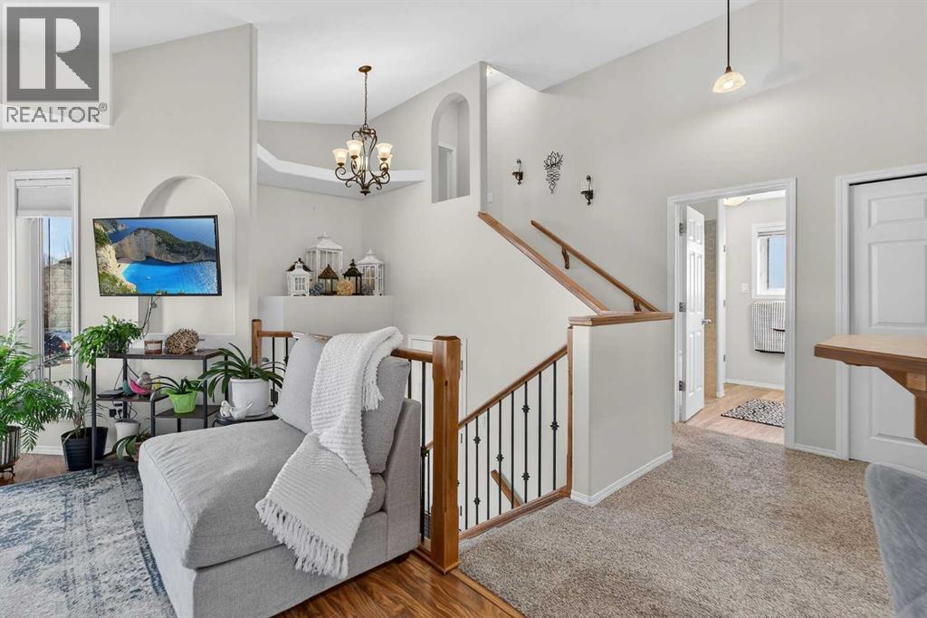 210 Firelight Crescent W, Lethbridge, Alberta  T1J 4W1 - Photo 4 - A2289625