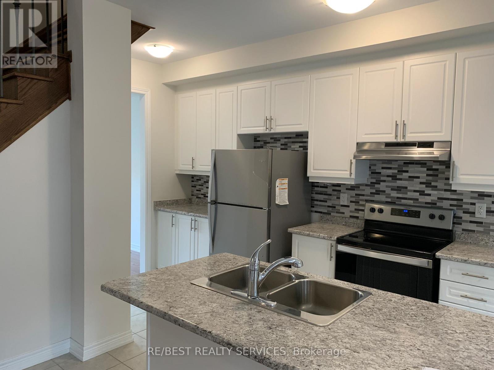 220 Coronation Road, Whitby, Ontario  L1P 0H7 - Photo 5 - E12868672