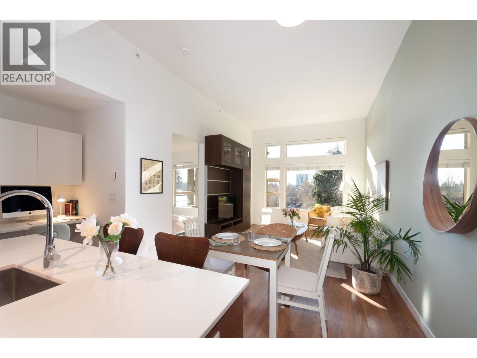 507 1677 LLOYD AVENUE, North Vancouver, British Columbia