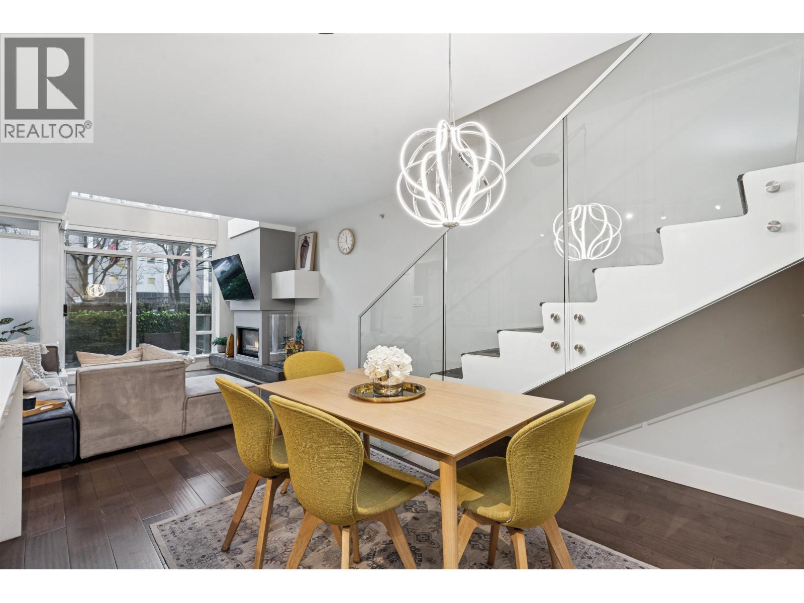 863 Richards Street, Vancouver, British Columbia  V6B 3B4 - Photo 2 - R3097498