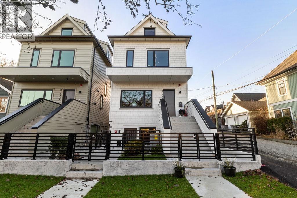 1 1933 Templeton Drive, Vancouver, British Columbia  V5N 4V9 - Photo 1 - R3098525