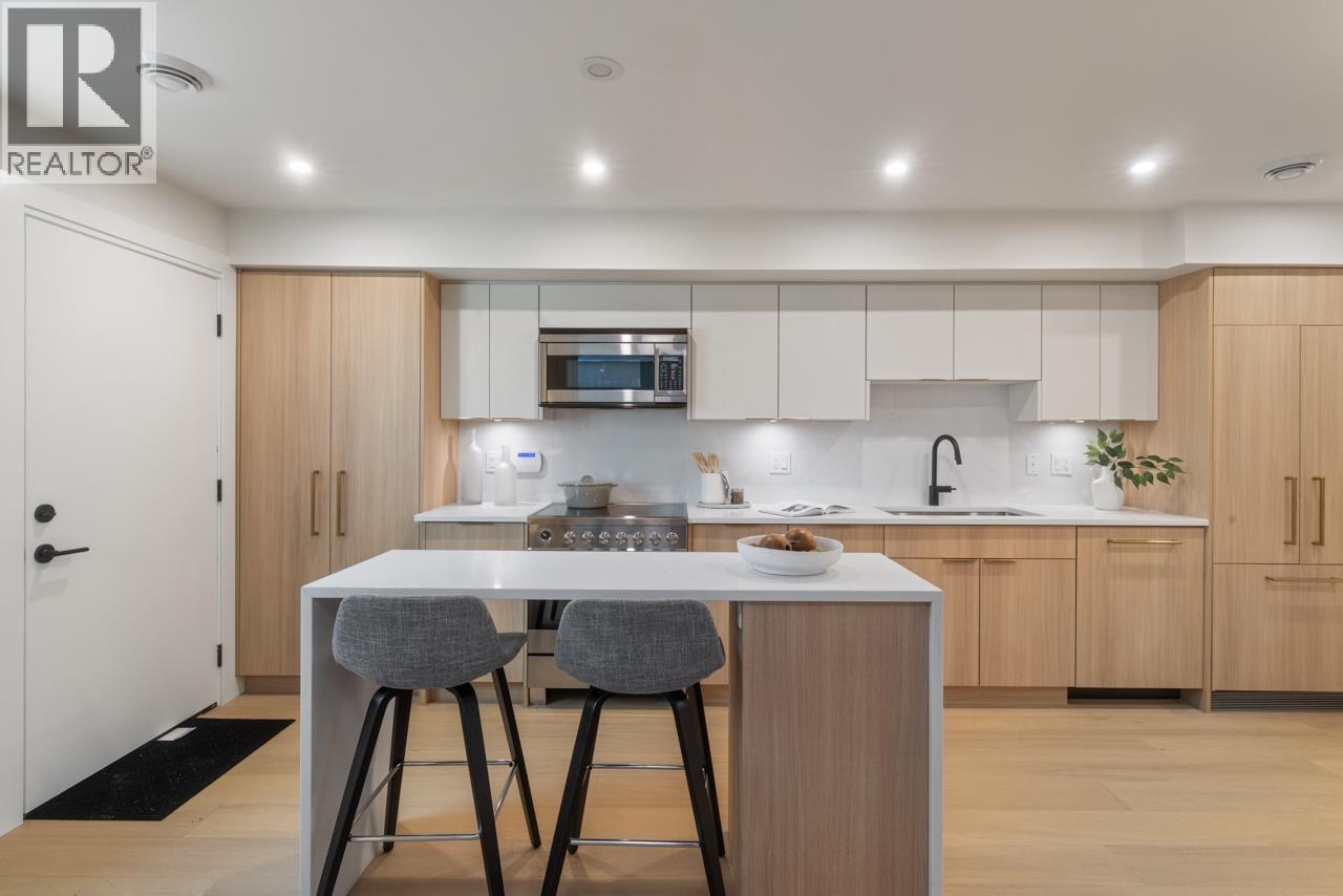 1 1937 Templeton Drive, Vancouver, British Columbia  V5N 4V9 - Photo 1 - R3098527