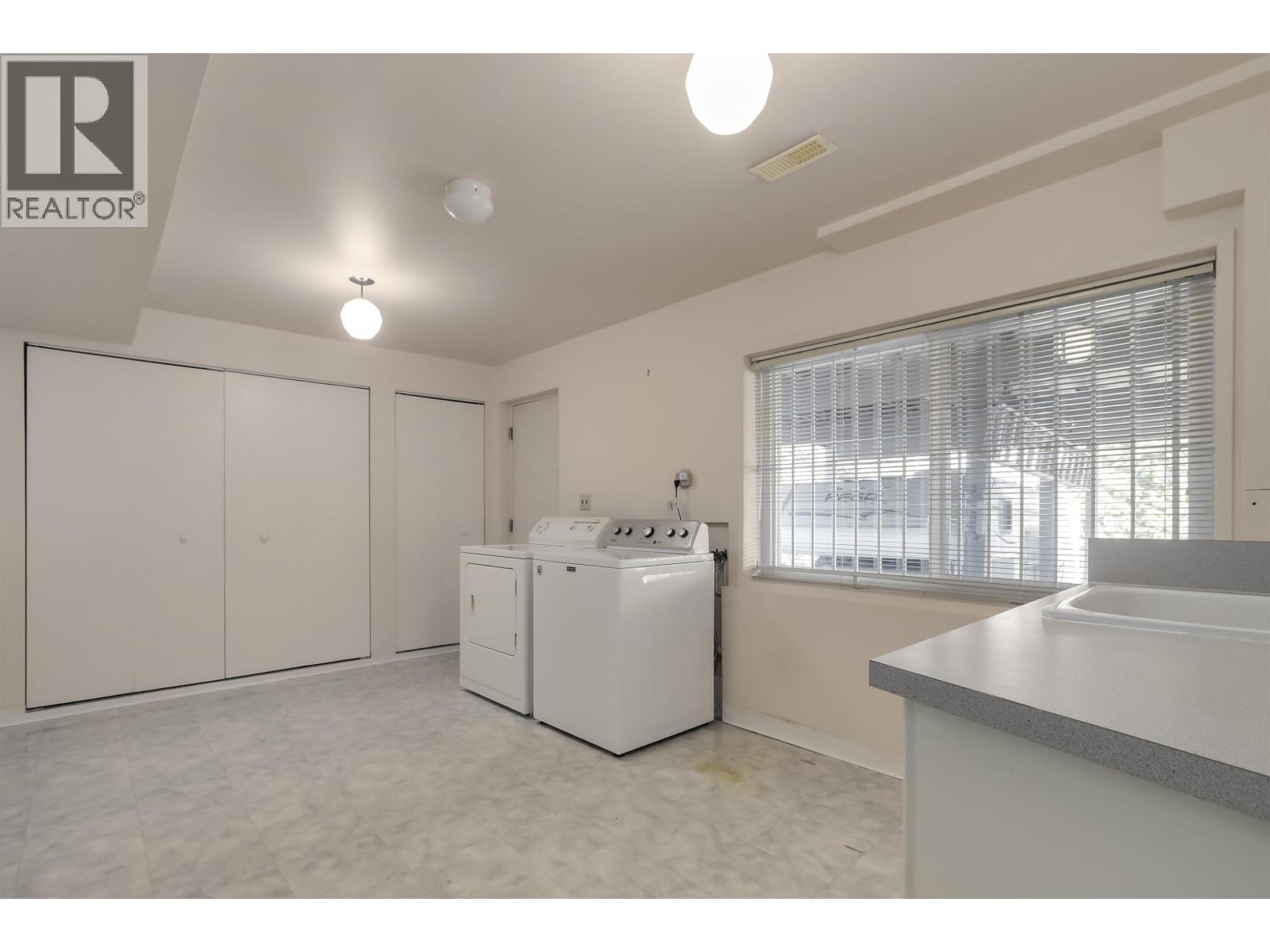 1011 Palmdale Street, Coquitlam, British Columbia  V3C 3R3 - Photo 26 - R3098531