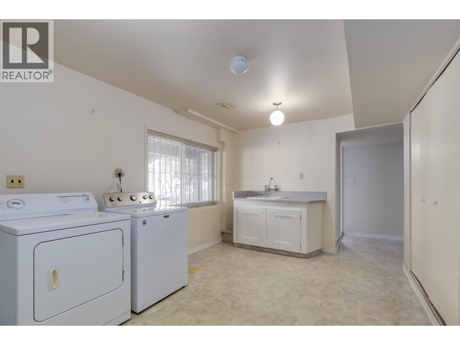 1011 Palmdale Street, Coquitlam, British Columbia  V3C 3R3 - Photo 27 - R3098531