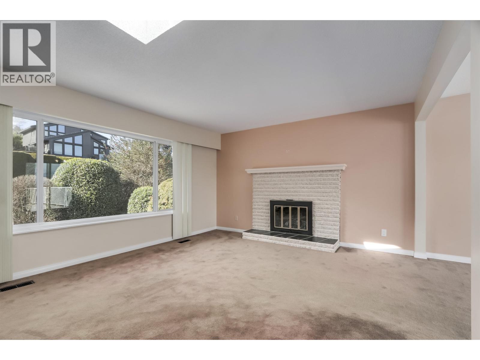 1011 Palmdale Street, Coquitlam, British Columbia  V3C 3R3 - Photo 4 - R3098531