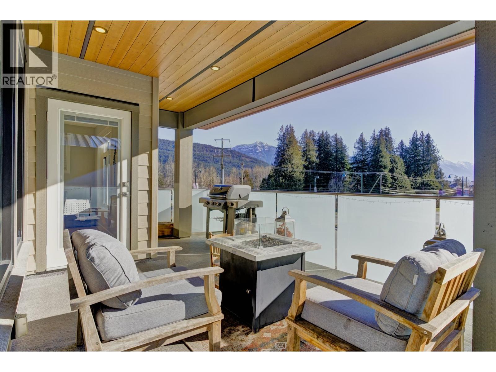 2004 Tiyata Boulevard, Pemberton, British Columbia  V0N 2L0 - Photo 11 - R3098538