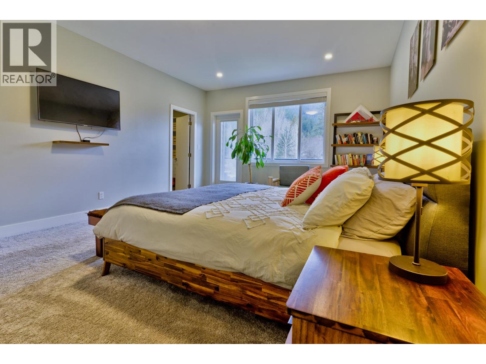 2004 Tiyata Boulevard, Pemberton, British Columbia  V0N 2L0 - Photo 15 - R3098538