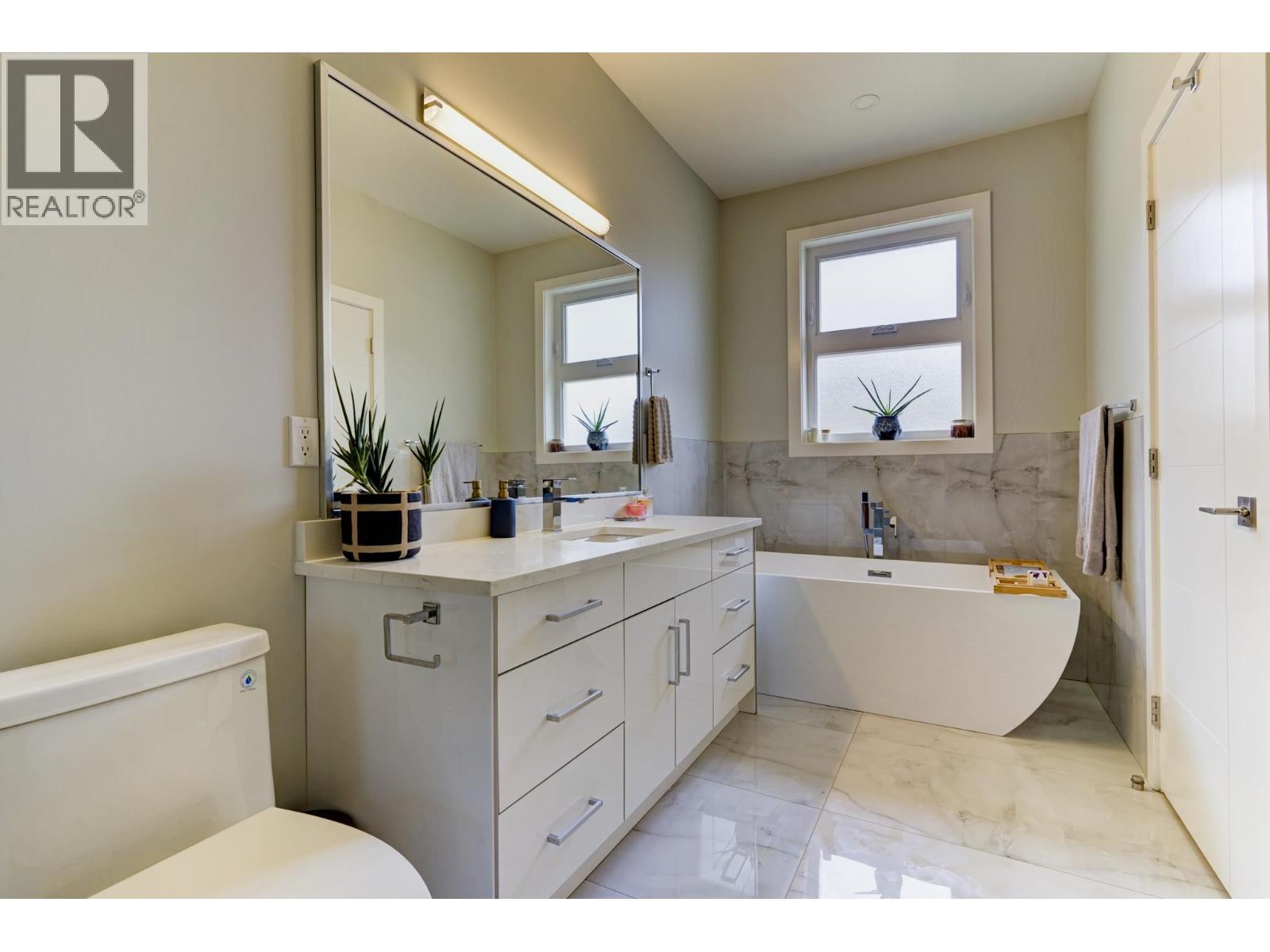 2004 Tiyata Boulevard, Pemberton, British Columbia  V0N 2L0 - Photo 19 - R3098538