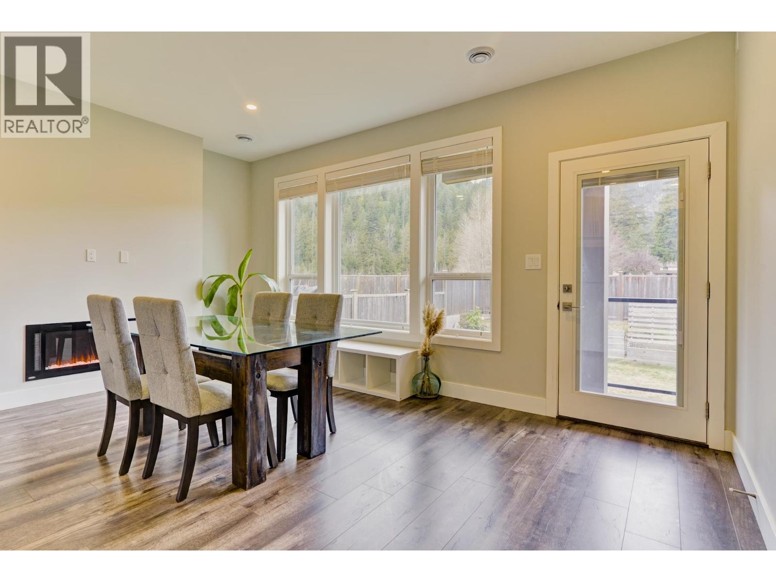 2004 Tiyata Boulevard, Pemberton, British Columbia  V0N 2L0 - Photo 24 - R3098538