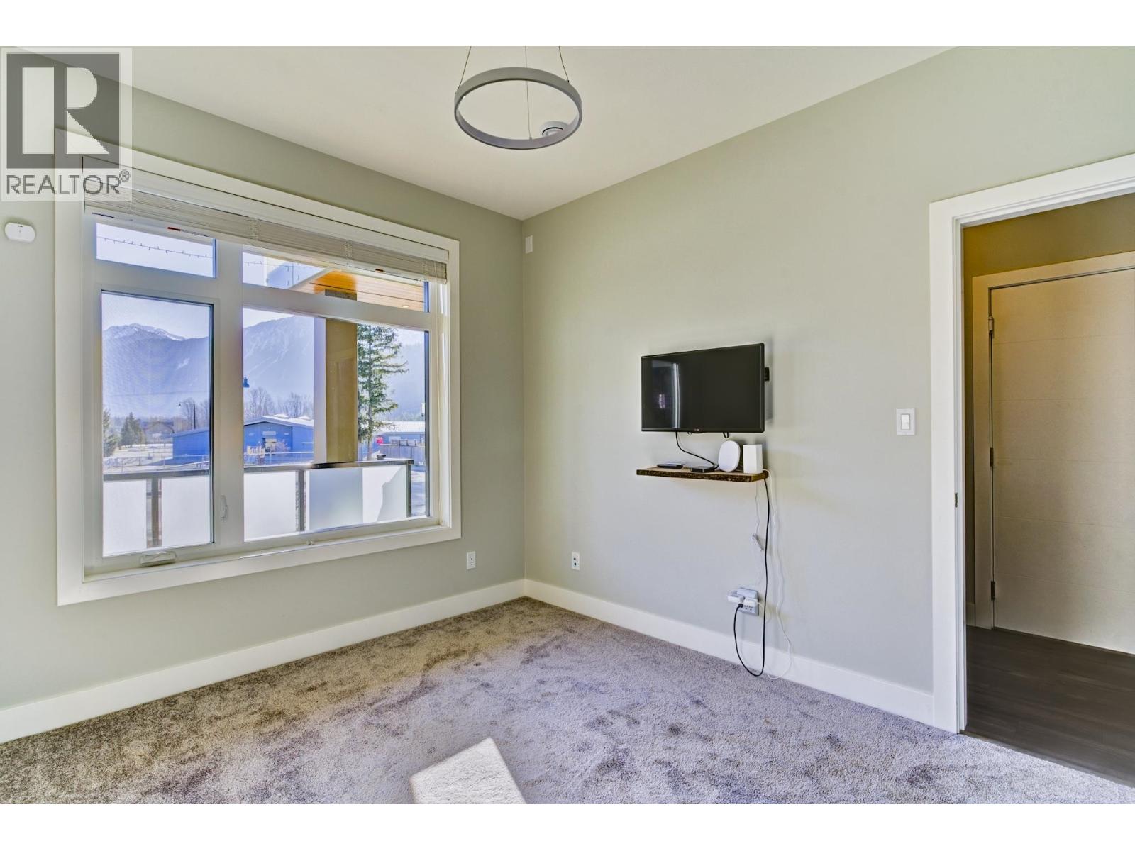 2004 Tiyata Boulevard, Pemberton, British Columbia  V0N 2L0 - Photo 27 - R3098538