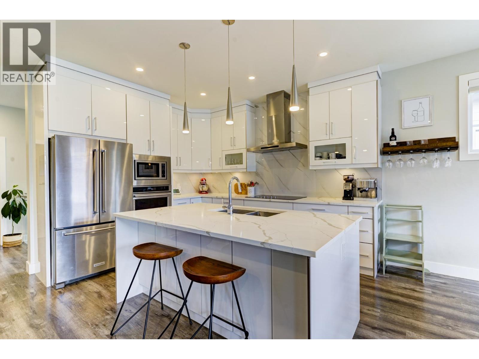 2004 Tiyata Boulevard, Pemberton, British Columbia  V0N 2L0 - Photo 3 - R3098538