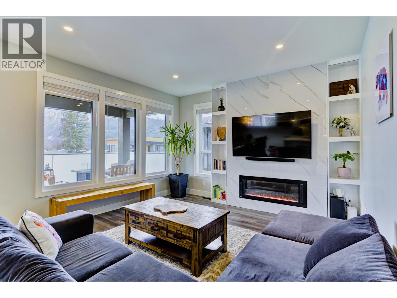 2004 Tiyata Boulevard, Pemberton, British Columbia  V0N 2L0 - Photo 8 - R3098538