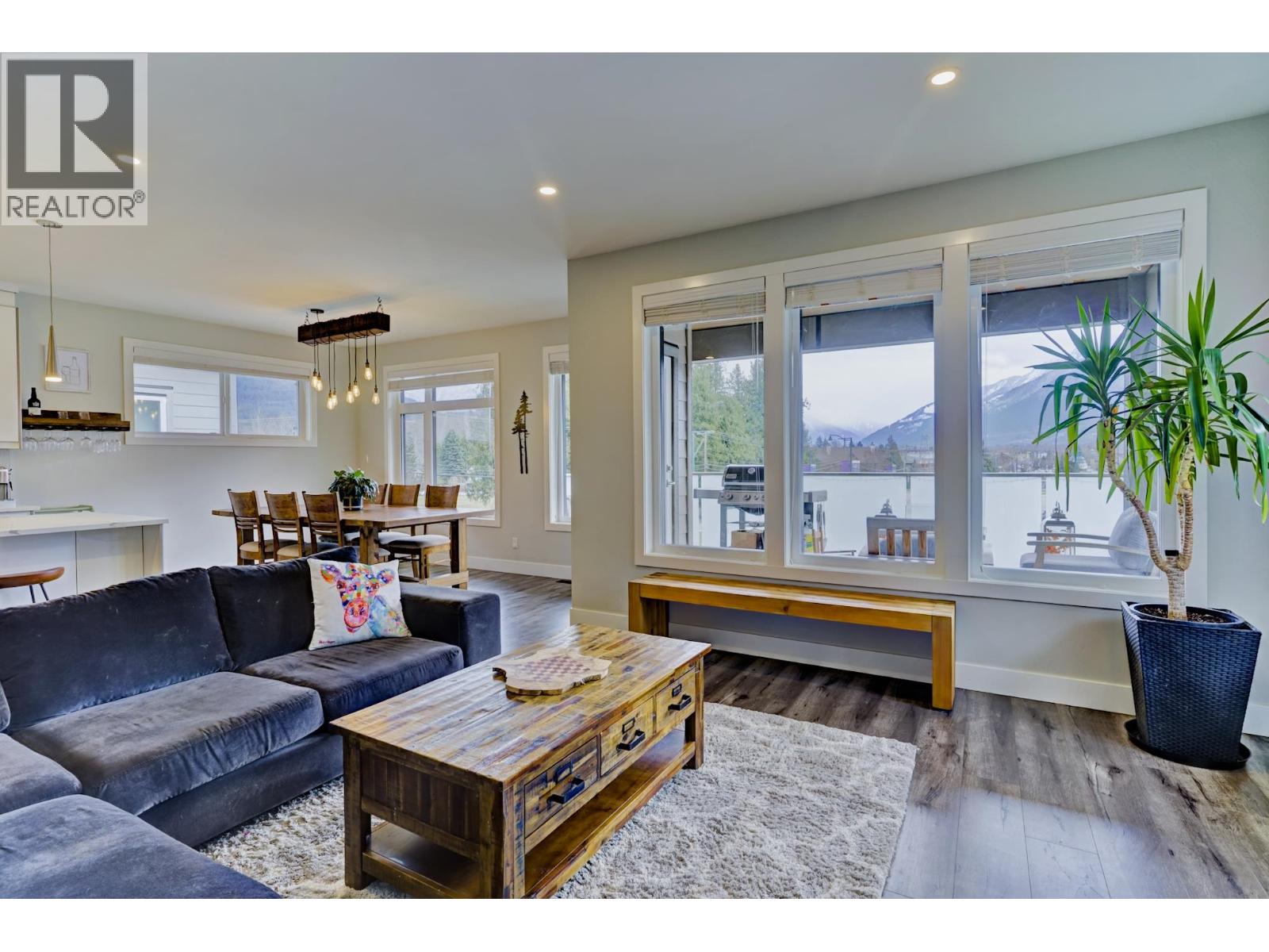 2004 Tiyata Boulevard, Pemberton, British Columbia  V0N 2L0 - Photo 9 - R3098538