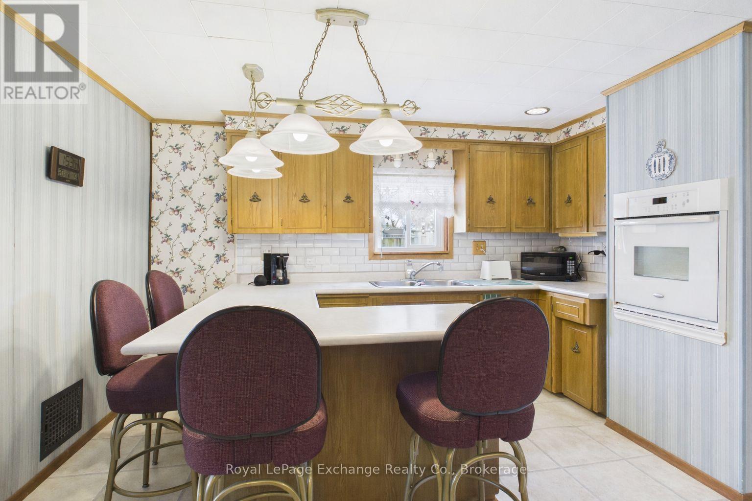 350 St Albert Street, Kincardine, Ontario  N2Z 2T8 - Photo 5 - X12868968