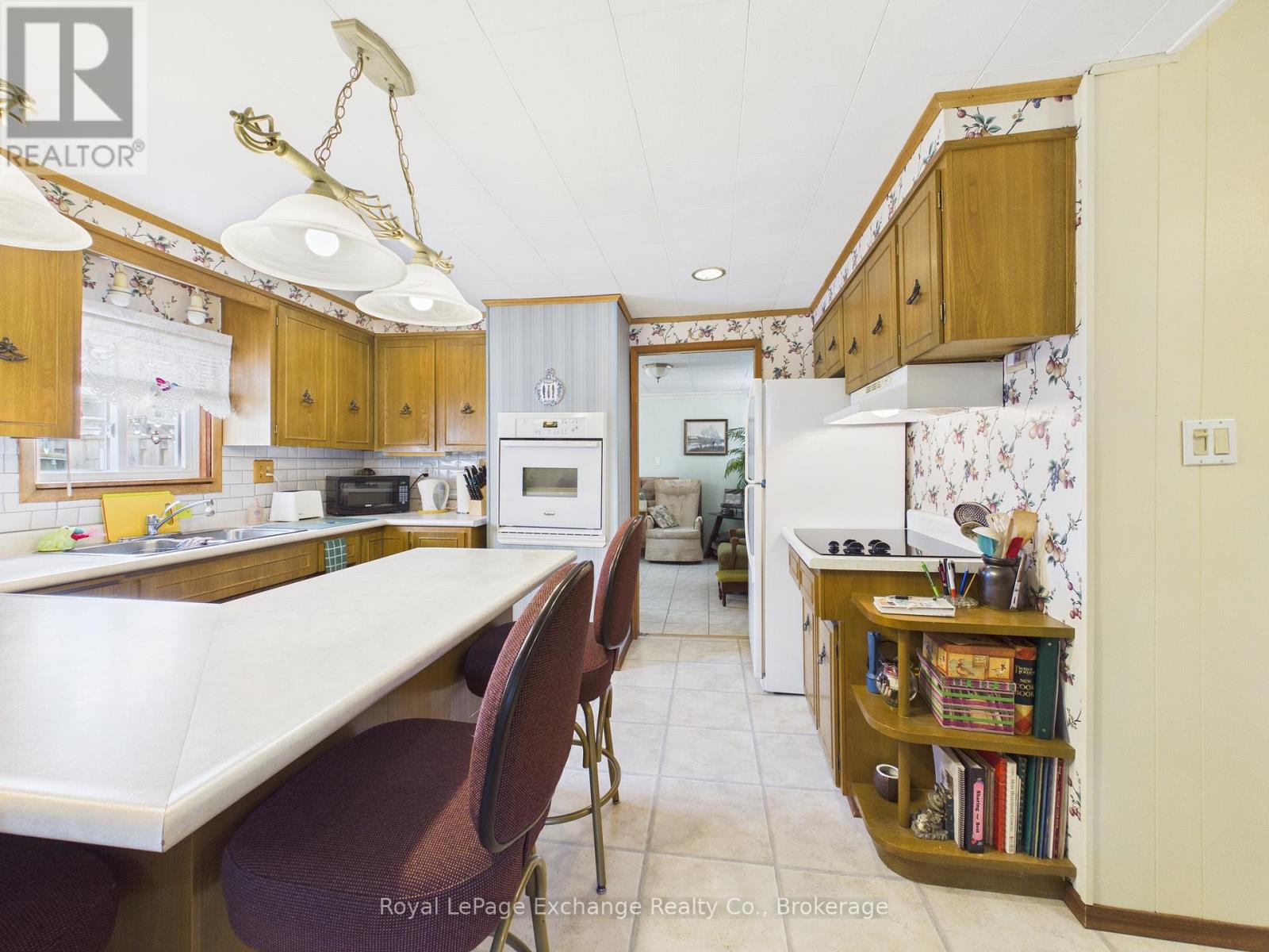 350 St Albert Street, Kincardine, Ontario  N2Z 2T8 - Photo 6 - X12868968