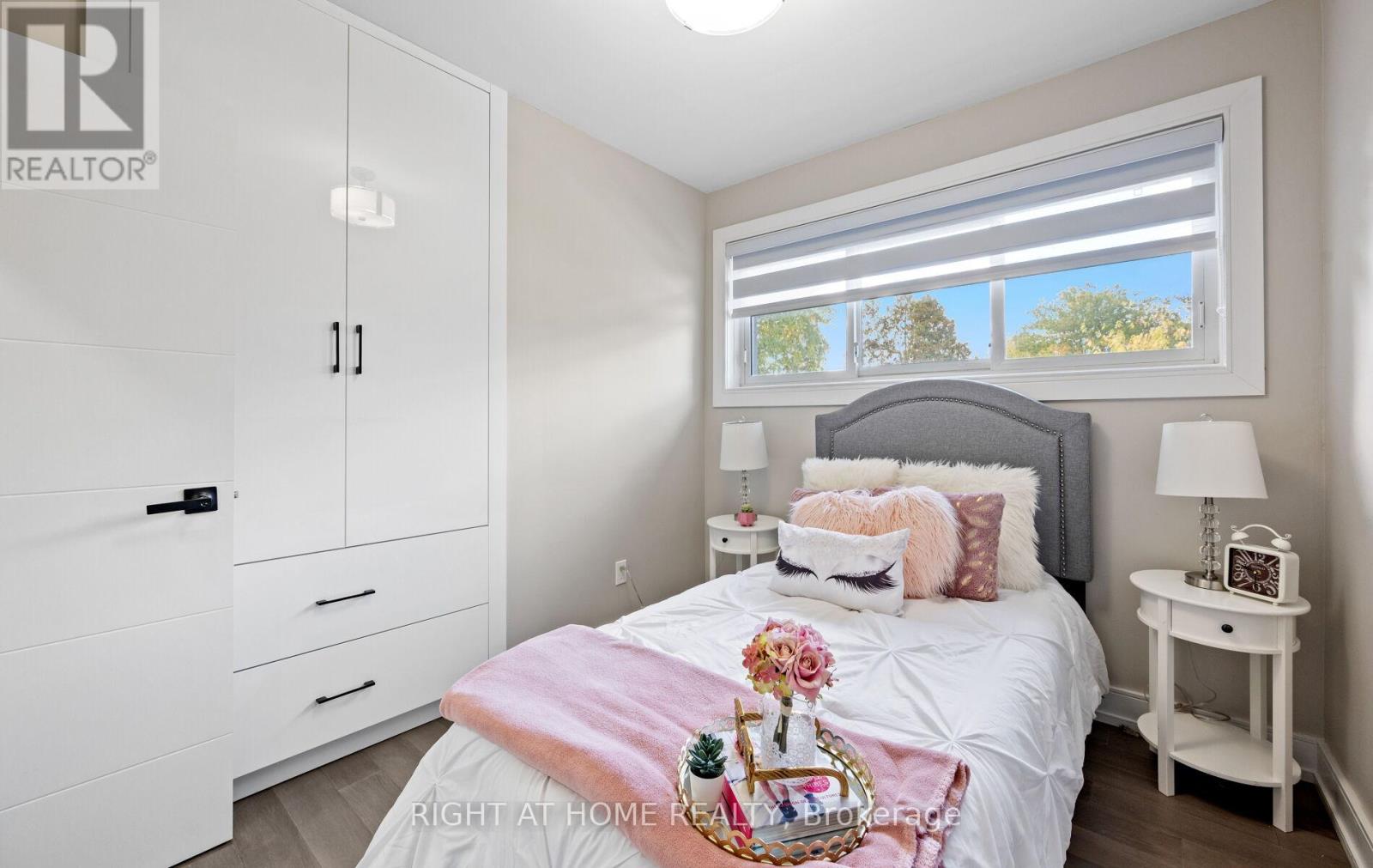 1395 Niels Avenue, Burlington, Ontario  L7P 2E6 - Photo 15 - W12868964