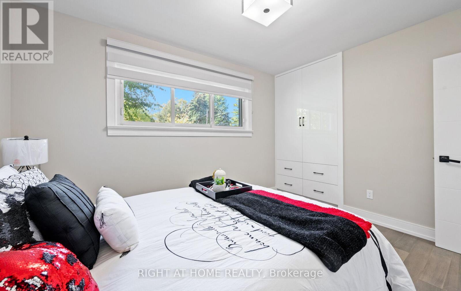 1395 Niels Avenue, Burlington, Ontario  L7P 2E6 - Photo 17 - W12868964