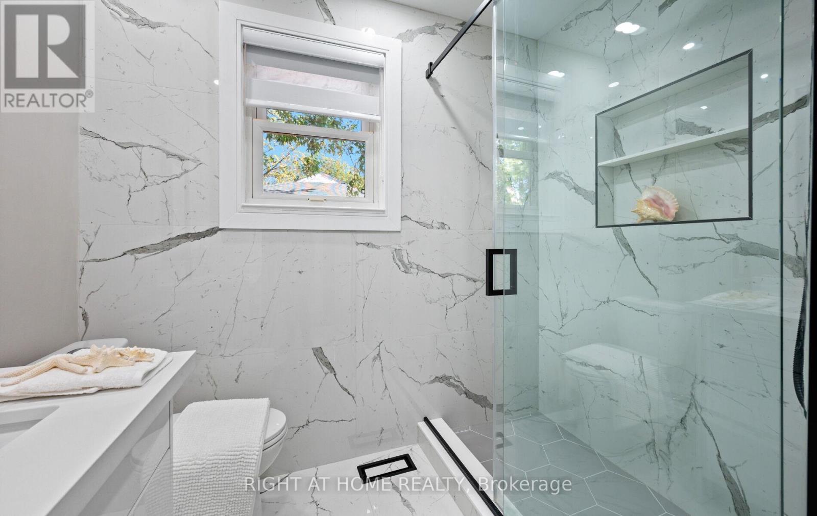 1395 Niels Avenue, Burlington, Ontario  L7P 2E6 - Photo 25 - W12868964