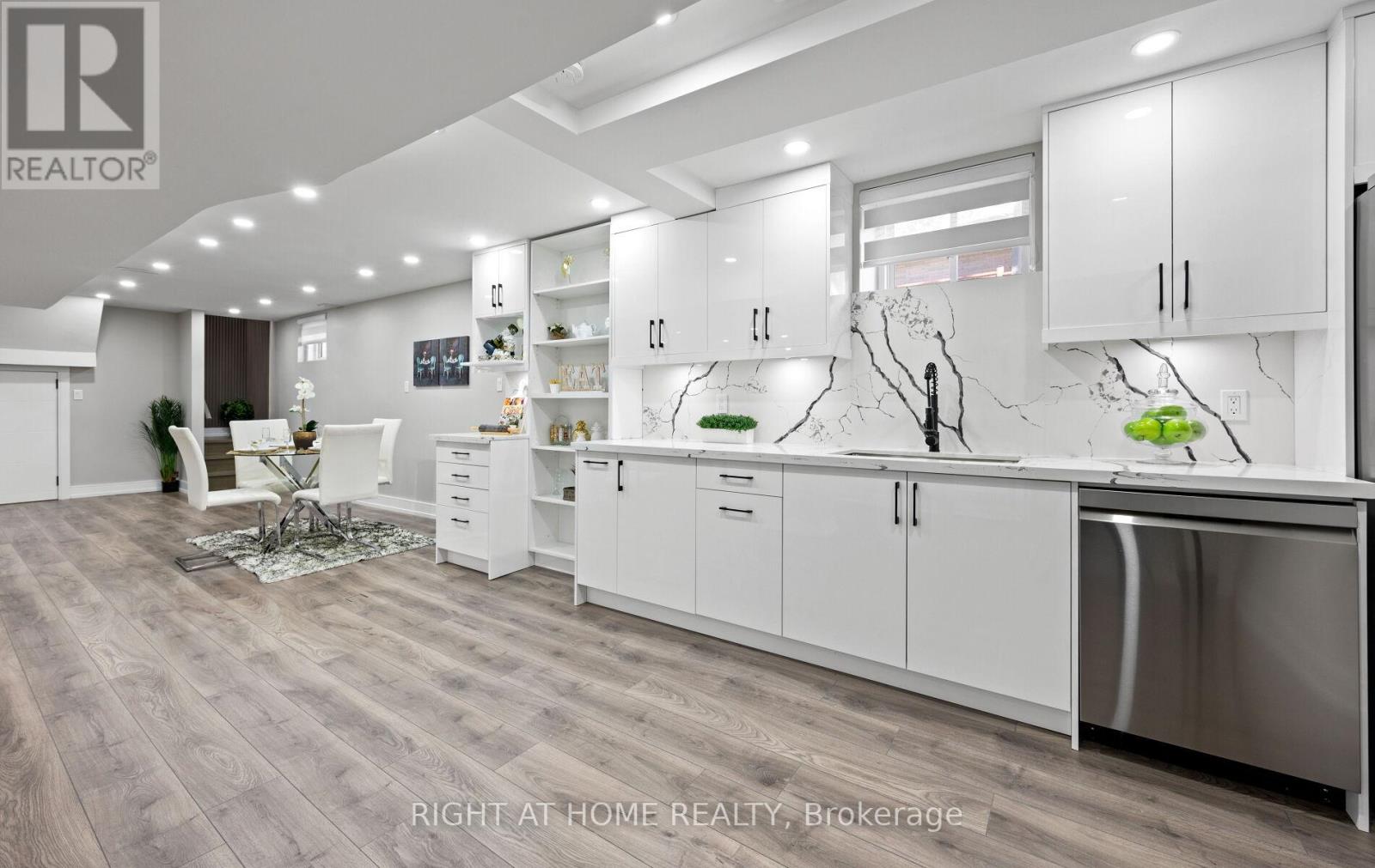 1395 Niels Avenue, Burlington, Ontario  L7P 2E6 - Photo 36 - W12868964