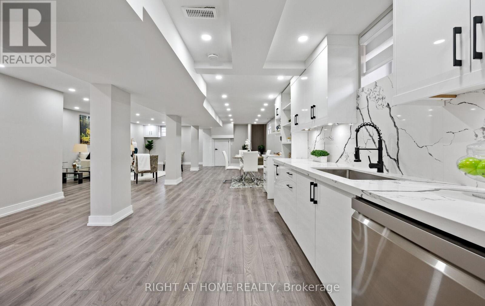 1395 Niels Avenue, Burlington, Ontario  L7P 2E6 - Photo 37 - W12868964