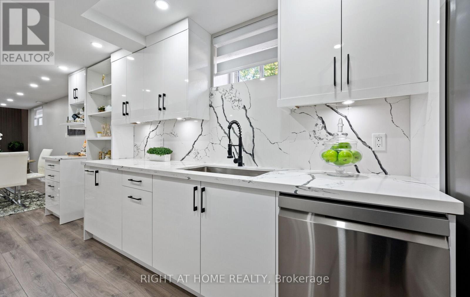 1395 Niels Avenue, Burlington, Ontario  L7P 2E6 - Photo 38 - W12868964