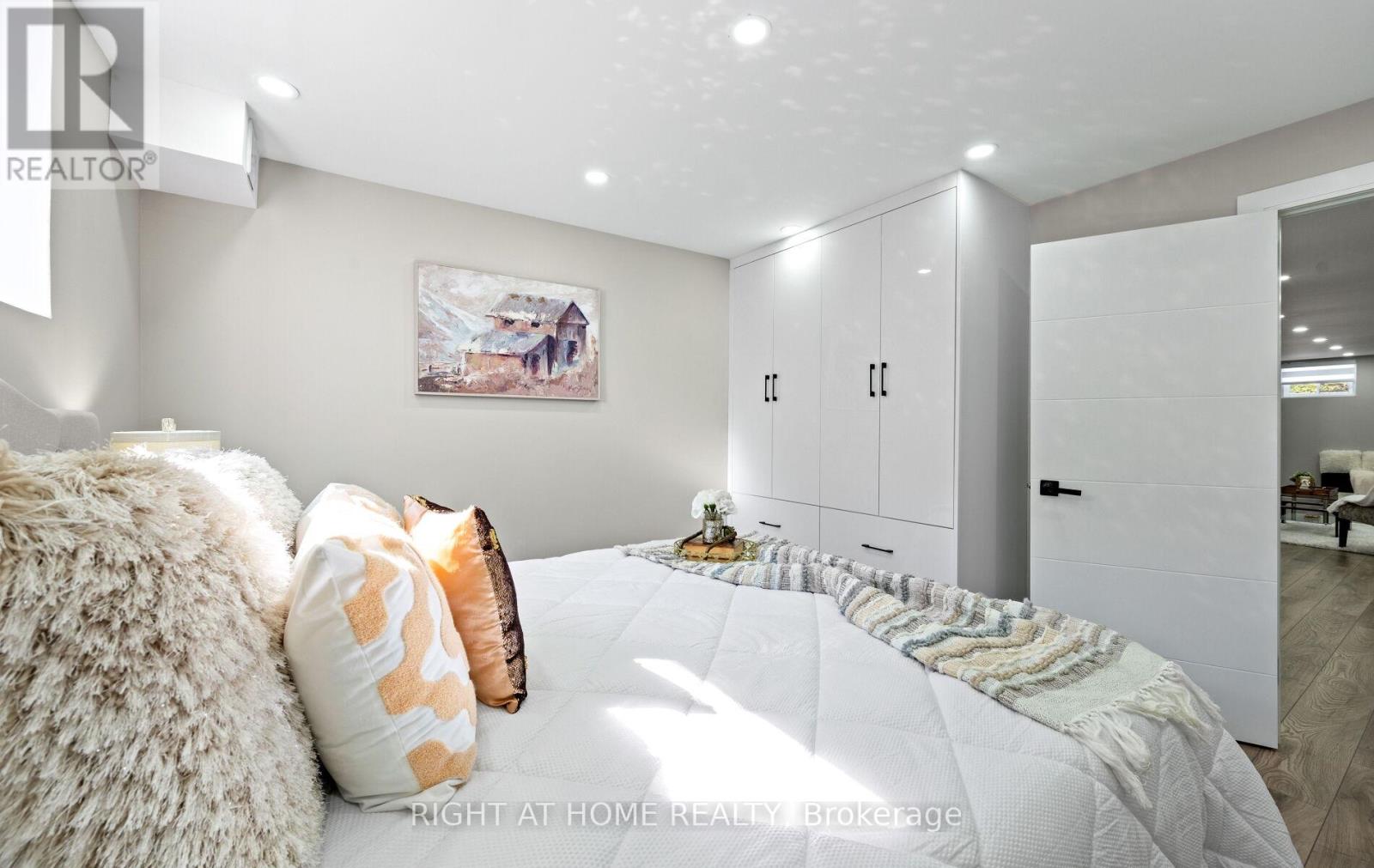 1395 Niels Avenue, Burlington, Ontario  L7P 2E6 - Photo 42 - W12868964