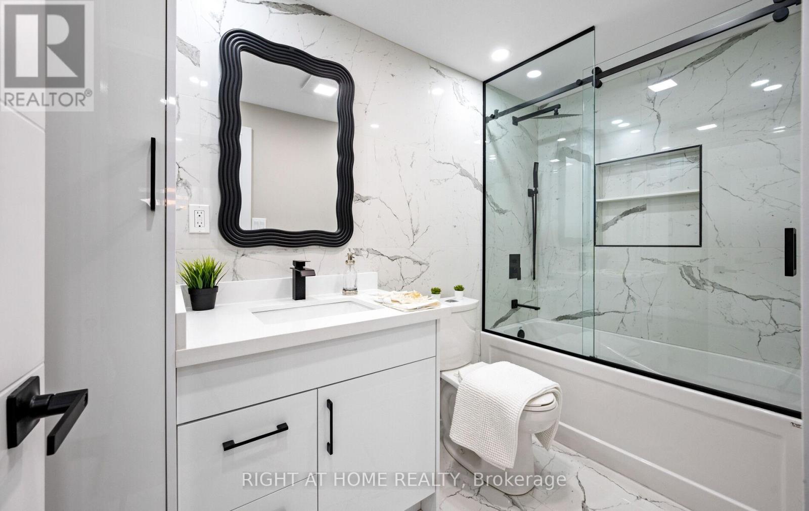 1395 Niels Avenue, Burlington, Ontario  L7P 2E6 - Photo 45 - W12868964