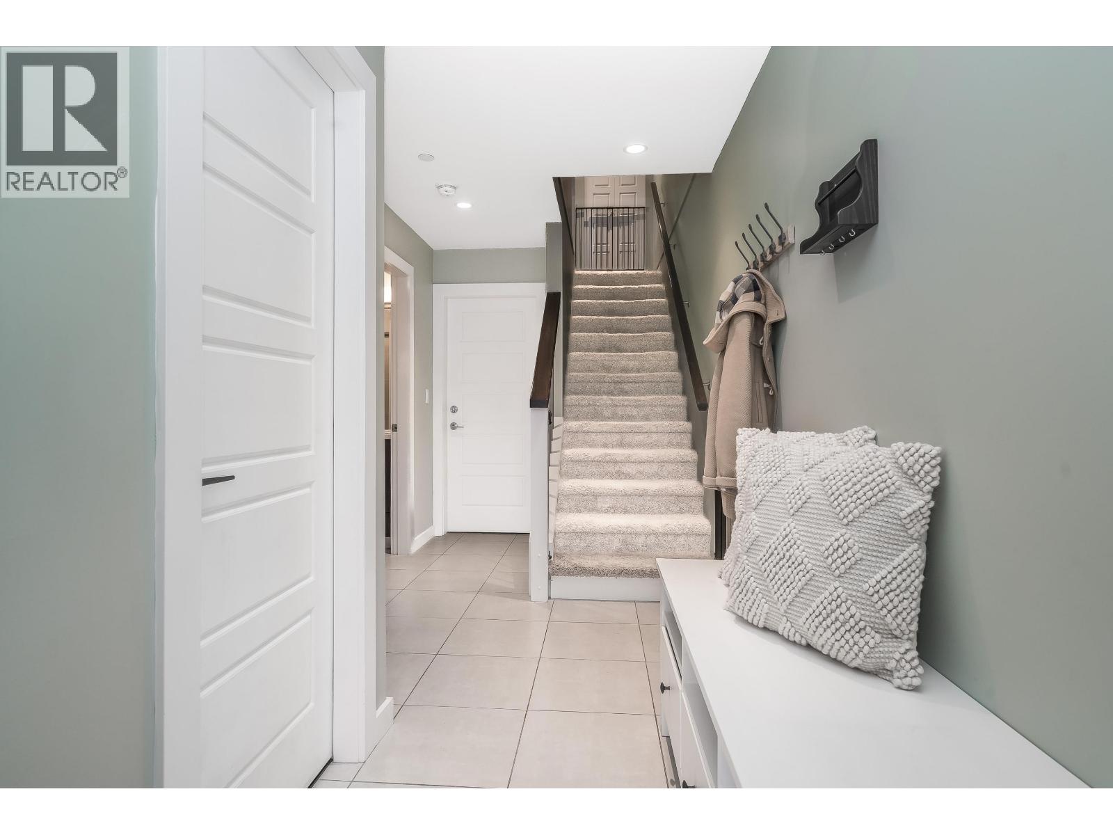 4 22388 124 Street, Maple Ridge, British Columbia  V2X 4J5 - Photo 3 - R3097781