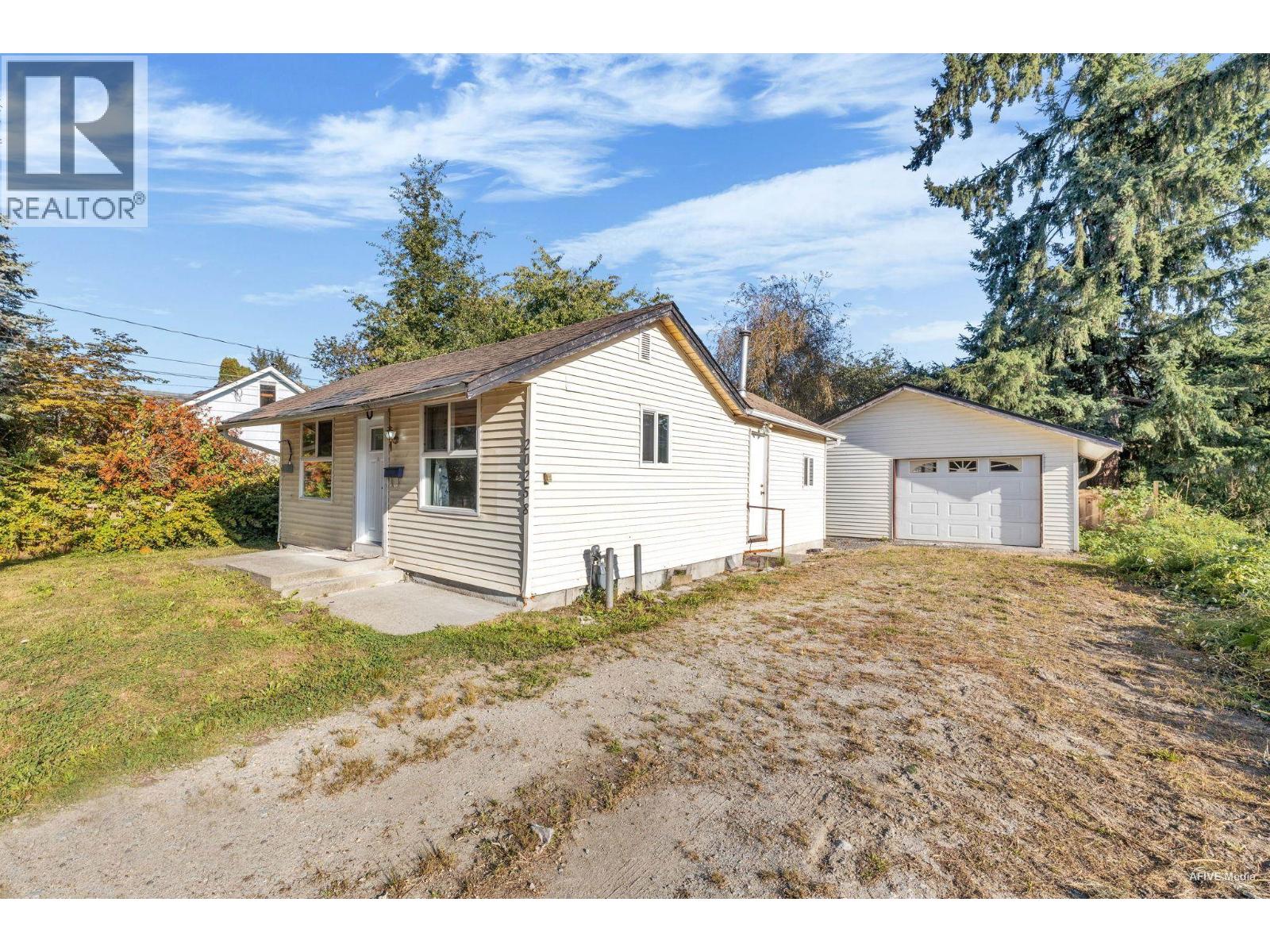 20258 Ospring Street, Maple Ridge, British Columbia  V2X 1K4 - Photo 2 - R3097708