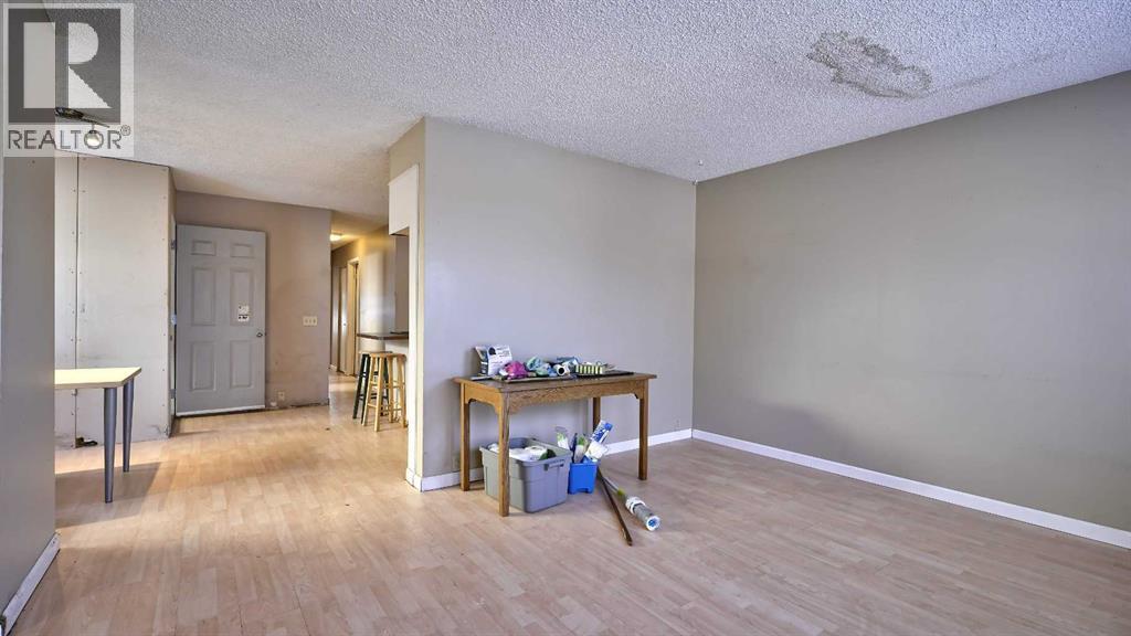 7814 21 Street Se, Calgary, Alberta  T2C 1Y7 - Photo 3 - A2287800